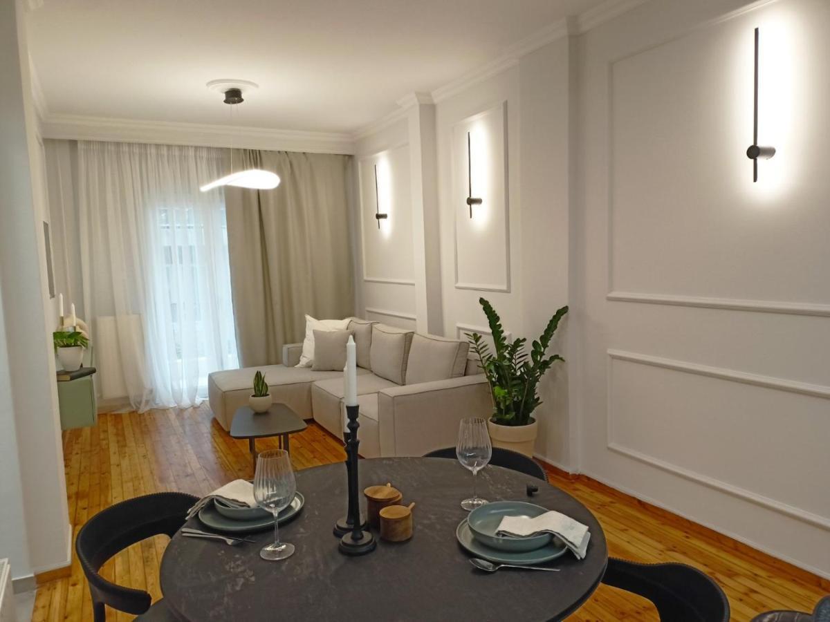 Stylish Modern Classic Apartment เทสซาโลนิกิ ภายนอก รูปภาพ